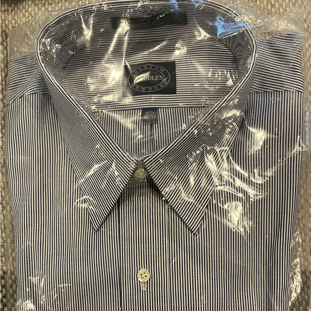 New Saddles Dress Shirt
Blue Stripe
Pinpoint 100% Cotton
16 1/2 x 32/33
